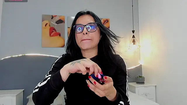 Sara mora  online show from 06-12-26, 01:10