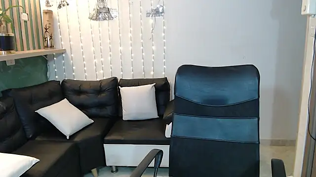 veronica em1 online show from 11-26-25, 03:24