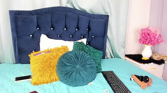 Snapshot of KateOwens_ chatting on 02-07-26, 12:31 KateOwens online show from 02-07-26, 12:31