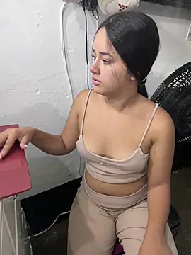 Luciaparker03 online show from 04-13-26, 02:00