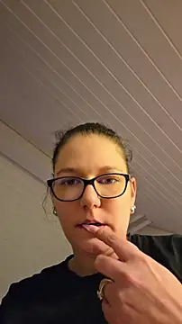 Snapshot of Swiss_Lady chatting on 05-05-26, 06:38 Swiss Lady online show from 05-05-26, 06:38