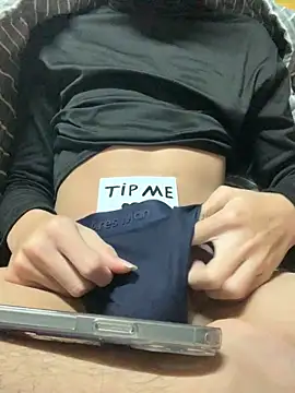 Snapshot of themloncuaem chatting on 10-31-25, 12:50 themloncuaem online show from 10-31-25, 12:50