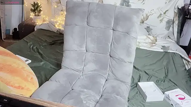 Snapshot of Jade-0906 chatting on 11-04-25, 01:27 Jade-0906 online show from 11-04-25, 01:27