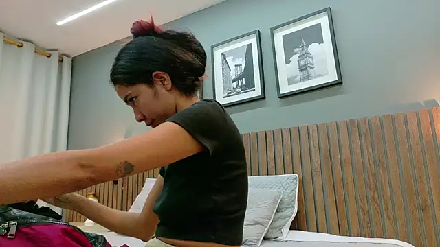 luna roja25 online show from 11-20-25, 01:44