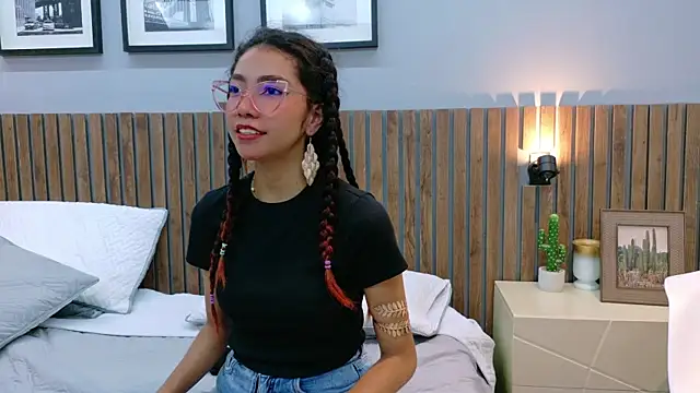 luna roja25 online show from 11-24-25, 01:22