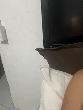 Snapshot of aline2007 chatting on 09-13-25, 01:55 aline2007 online show from 09-13-25, 01:55