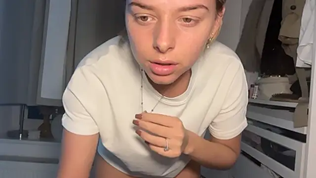 KayleeBella online show from 11-30-25, 05:39