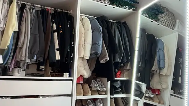 KayleeBella online show from 12-19-25, 02:35