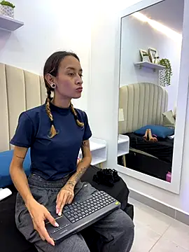 SunshineLizzy online show from 11-06-25, 01:23