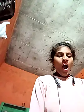 Snapshot of Jyoti_thakurr chatting on 09-15-25, 08:31 Jyoti thakurr online show from 09-15-25, 08:31