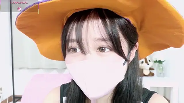 Snapshot of Anne_Anne_chan chatting on 10-31-25, 11:55 Anne Anne chan online show from 10-31-25, 11:55