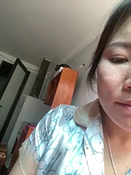 Snapshot of Pyy07 chatting on 10-30-25, 12:28 Pyy07 online show from 10-30-25, 12:28