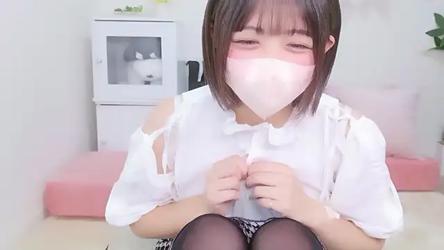 Hinata Sun online show from 10-06-25, 01:41