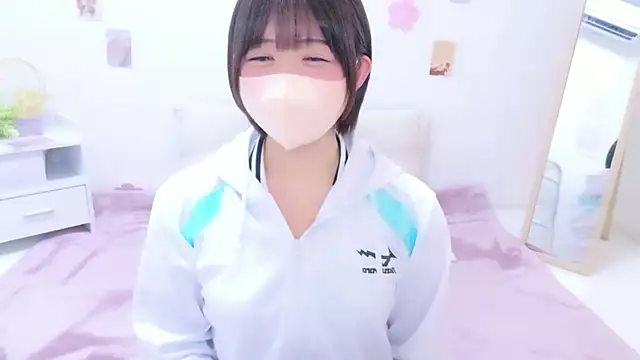 Hinata Sun online show from 05-18-26, 11:27