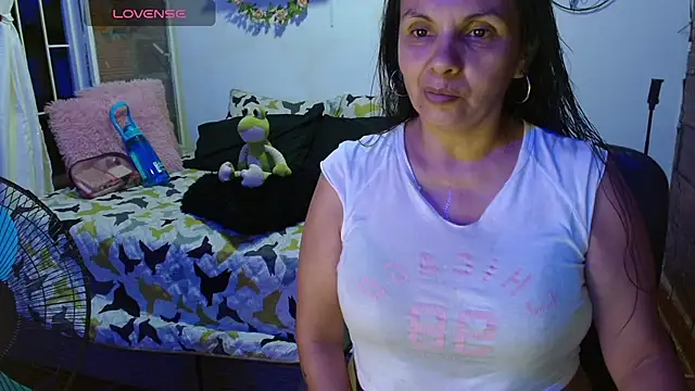 Snapshot of Milf_Fantassyy chatting on 03-27-26, 05:13 Milf Fantassyy online show from 03-27-26, 05:13