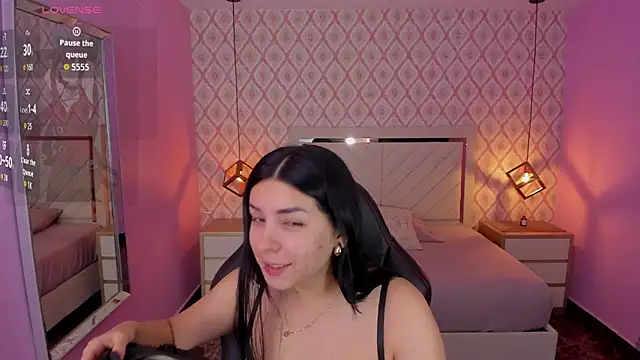 CHRISTY TEIGEN4 online show from 11-26-25, 07:26