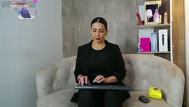 cortney tayler online show from 12-15-25, 02:32