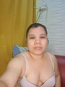Snapshot of hotlyn45 chatting on 02-15-26, 01:31 hotlyn45 online show from 02-15-26, 01:31