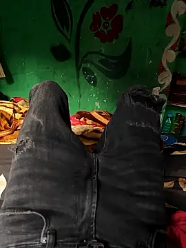 Snapshot of biswasb900 chatting on 12-17-25, 10:43 biswasb900 online show from 12-17-25, 10:43