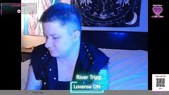 Snapshot of RiverTripp chatting on 05-08-26, 01:44 RiverTripp online show from 05-08-26, 01:44