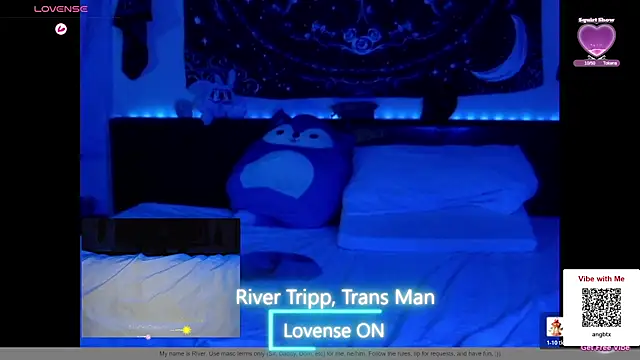 Snapshot of RiverTripp chatting on 06-12-26, 01:59 RiverTripp online show from 06-12-26, 01:59