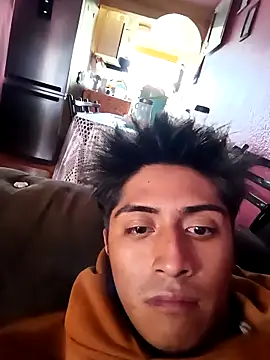 Snapshot of Oscar_327 chatting on 10-28-25, 11:07 Oscar 327 online show from 10-28-25, 11:07