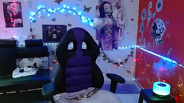 Snapshot of carol_20 chatting on 12-12-24, 04:04 carol 20 online show from 12-12-24, 04:04