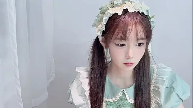 Xiao-runbao online show from 10-25-25, 02:24