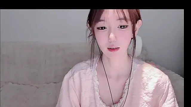 Xiao-runbao online show from 12-20-25, 02:46