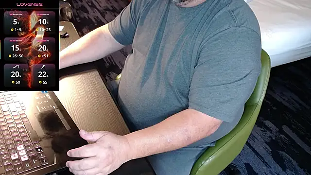 Snapshot of big_teddy98 chatting on 10-11-25, 06:06 big teddy98 online show from 10-11-25, 06:06