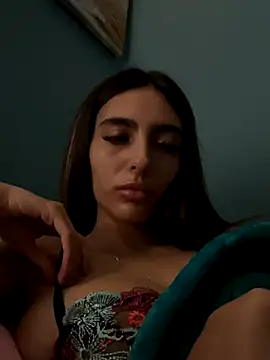 Snapshot of RoseyMae chatting on 10-19-25, 03:01 RoseyMae online show from 10-19-25, 03:01