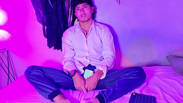 Laura and Kevin online show from 10-31-25, 01:23