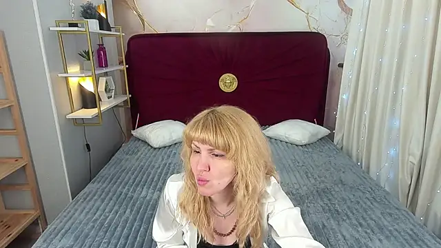 Snapshot of NatalyChanell chatting on 09-13-25, 03:17 NatalyChanell online show from 09-13-25, 03:17