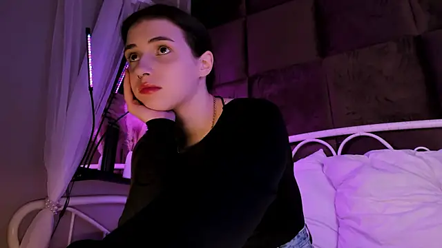 Snapshot of KrissyKits chatting on 09-14-25, 04:33 KrissyKits online show from 09-14-25, 04:33