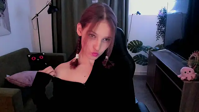 Snapshot of JenniferKiim chatting on 10-15-25, 12:05 JenniferKiim online show from 10-15-25, 12:05