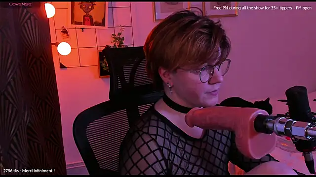 Snapshot of MossPrince chatting on 11-21-25, 05:00 MossPrince online show from 11-21-25, 05:00