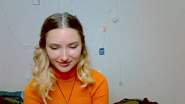  kikiclark   online show from 10-02-25, 08:49