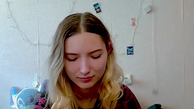  kikiclark   online show from 10-04-25, 08:56