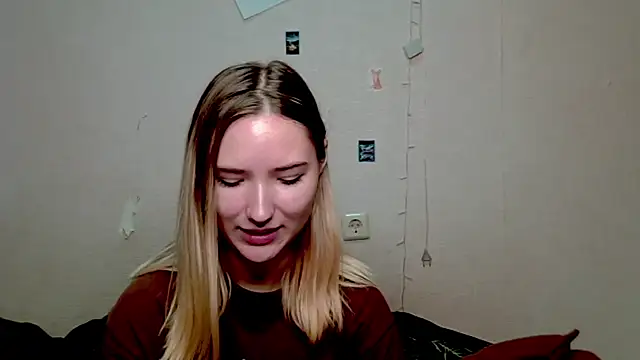  kikiclark   online show from 10-10-25, 08:52