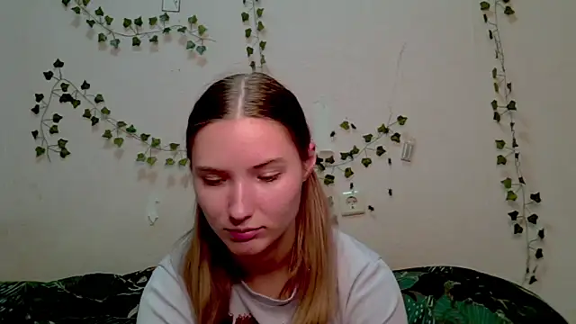  kikiclark   online show from 11-13-25, 08:52