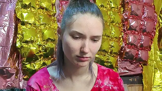  kikiclark   online show from 04-12-26, 08:14