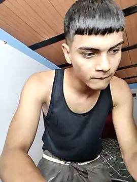 Snapshot of Zeusmagnos chatting on 10-24-25, 03:52 Zeusmagnos online show from 10-24-25, 03:52