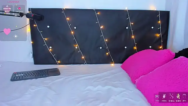 Danaa moore  online show from 10-25-25, 09:31