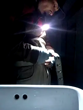 Snapshot of Calivazil chatting on 10-26-25, 09:04 Calivazil online show from 10-26-25, 09:04