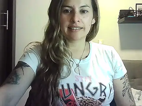 Snapshot of Valery__Rouse_ chatting on 04-30-26, 10:25 Valery Rouse online show from 04-30-26, 10:25