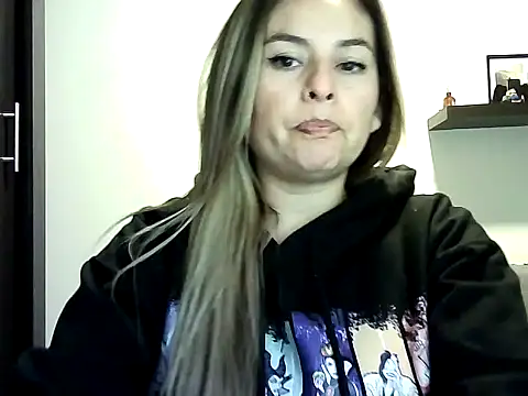 Snapshot of Valery__Rouse_ chatting on 06-03-26, 01:30 Valery Rouse online show from 06-03-26, 01:30