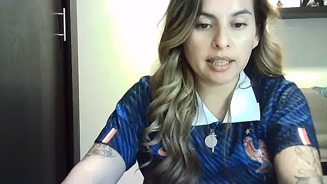 Snapshot of Valery__Rouse_ chatting on 06-17-26, 12:02 Valery Rouse online show from 06-17-26, 12:02