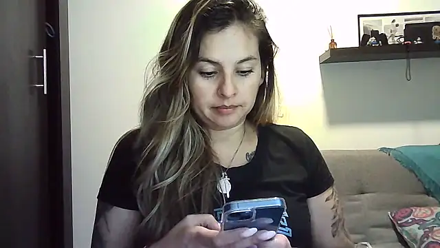 Snapshot of Valery__Rouse_ chatting on 06-19-26, 04:06 Valery Rouse online show from 06-19-26, 04:06
