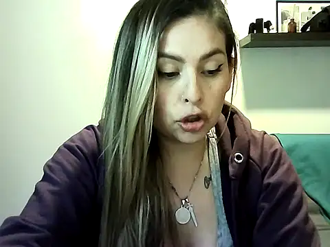 Snapshot of Valery__Rouse_ chatting on 08-01-26, 02:11 Valery Rouse online show from 08-01-26, 02:11
