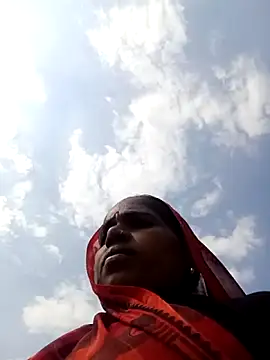 Snapshot of Hot-honi chatting on 10-13-25, 08:58 Hot-honi online show from 10-13-25, 08:58